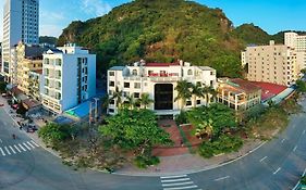 Gieng Ngoc Cat Ba Hotel